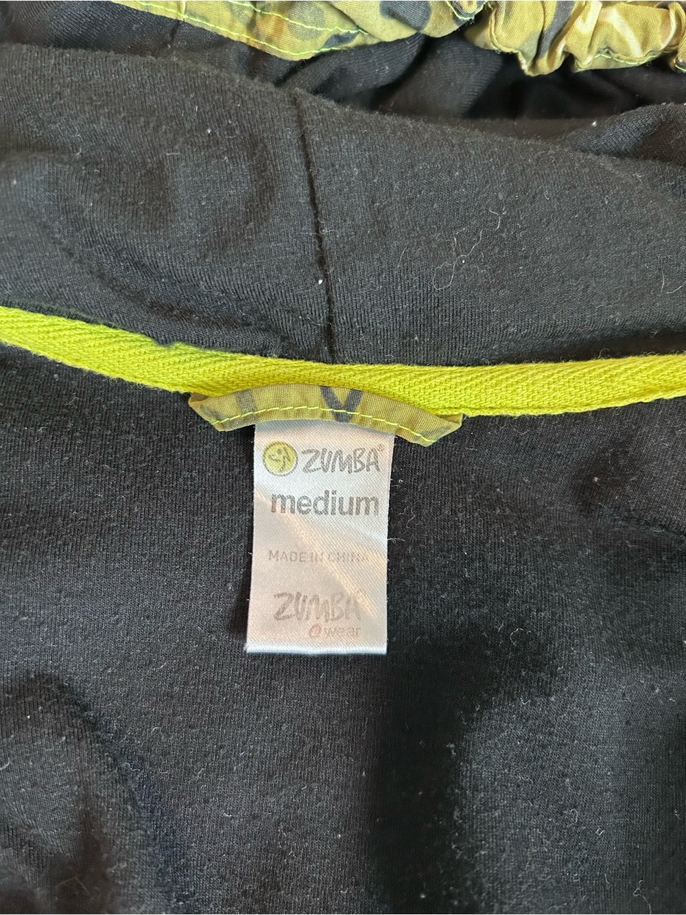 Zumba Fitness Windsurf Zip-Up Jacket in Soldier Print Size Medium - Picture 6 of 7